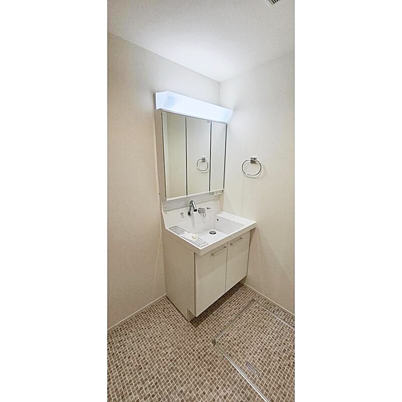 洗面設備　【南向き角部屋2面採光の明るいお部屋♪】住環境良好おすすめ！