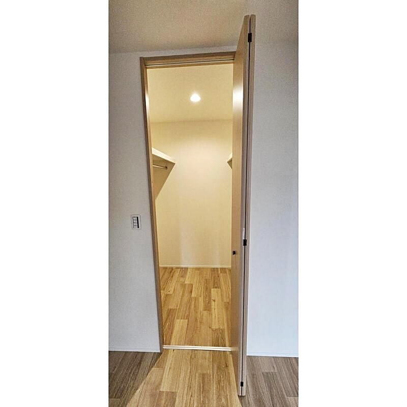 収納　【南向き角部屋2面採光の明るいお部屋♪】住環境良好おすすめ！