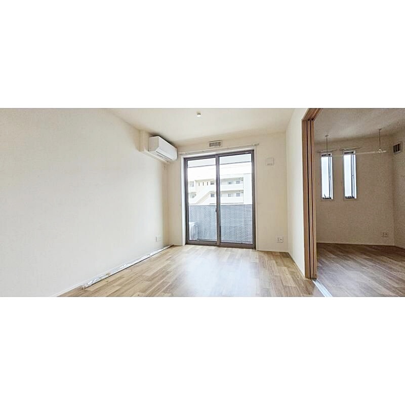 居室・リビング　【南向き角部屋2面採光の明るいお部屋♪】住環境良好おすすめ！
