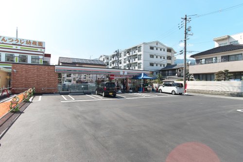 コンビニ　セブンイレブン広中新開店（コンビニ）まで219m