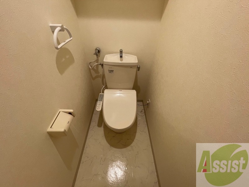 トイレ　こちらはトイレです。清潔感があり、安心して使用できます。