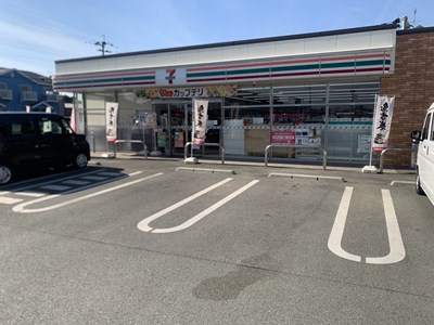 コンビニ　セブンイレブン（コンビニ）まで780m