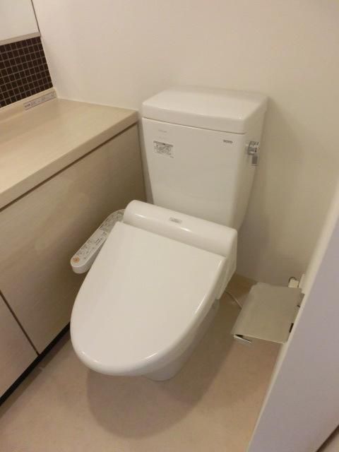 トイレ　温水洗浄便座