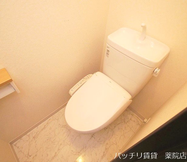 トイレ　別号室写真の為、現況を優先致します。