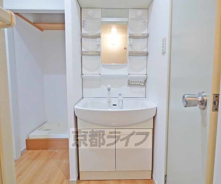 洗面設備　独立洗面台です。