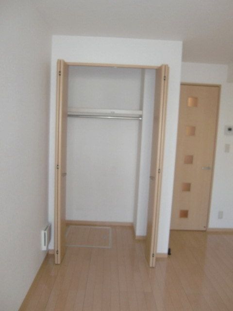 収納　収納たっぷりクローゼット。