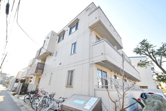 建物外観　築年数新しい綺麗な物件