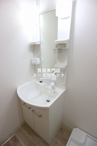 洗面設備　清潔感ある独立洗面台で毎日気持ちよく♪
