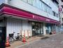 コンビニ　ナチュラルローソン東麻布三丁目店（コンビニ）まで127m