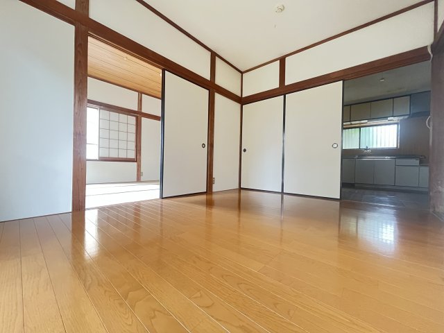 居室・リビング　日当たり良好です。