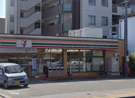 コンビニ　セブンイレブン 名古屋柳原店（コンビニ）まで423m