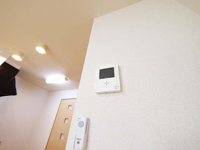 セキュリティ　モニター付きインターホンです。