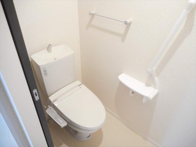 熊本市南区 3階建 築11年のトイレ写真