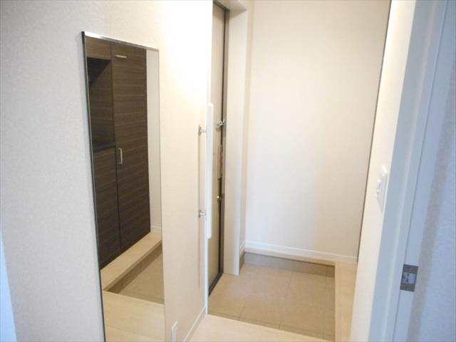 熊本市南区 3階建 築11年の玄関写真