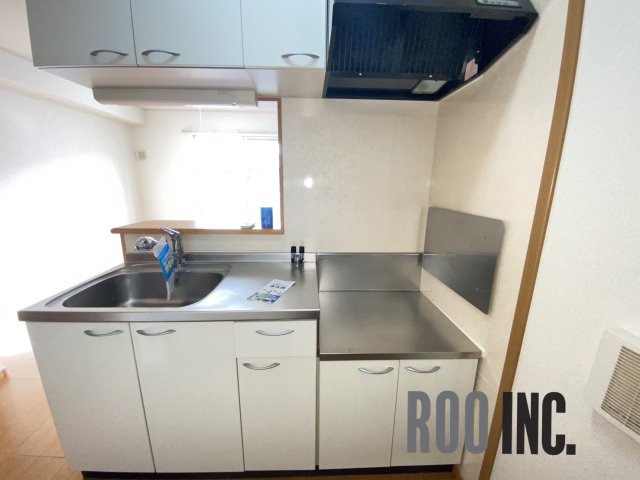 キッチン　写真は反転のお部屋です