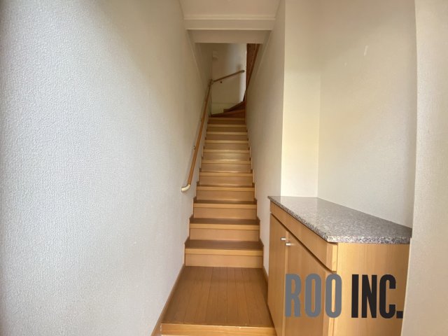 玄関　写真は反転のお部屋です