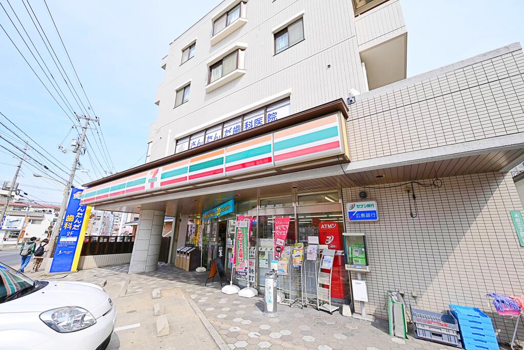 コンビニ　セブンイレブン広島府中本町店（コンビニ）まで332m