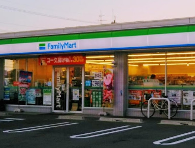 コンビニ　ファミリーマート　港金船町店（コンビニ）まで835m