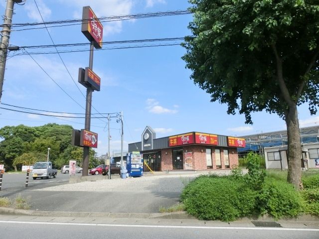 飲食店　すき家（飲食店）まで910m