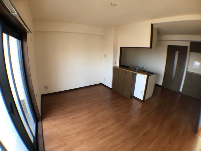 居室・リビング　角部屋住戸で過ごしやすく、おすすめです。