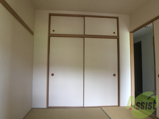 収納　和室にある押し入れです。よく見ると上部にも収納スペースが
