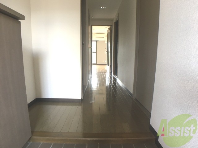 玄関　玄関からの様子です廊下から全てのお部屋につながります。