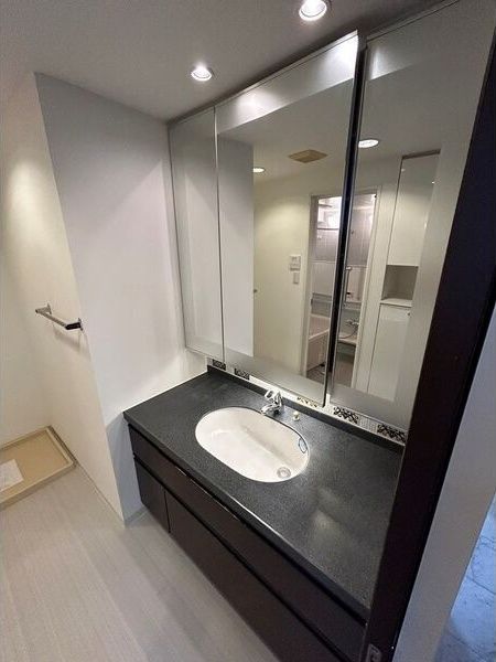 洗面設備　同マンション別部屋（室内イメージ写真）