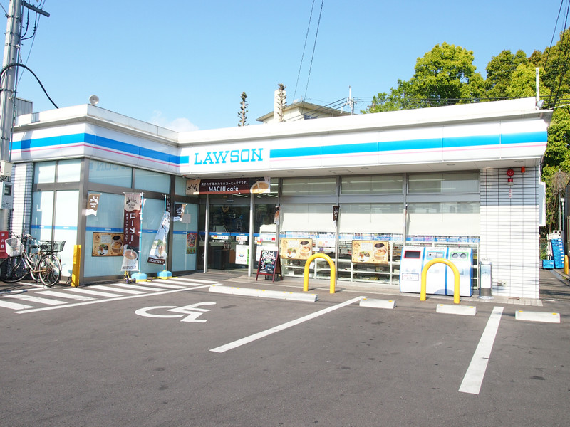 コンビニ　ローソン奈良大安寺3丁目店（コンビニ）まで211m