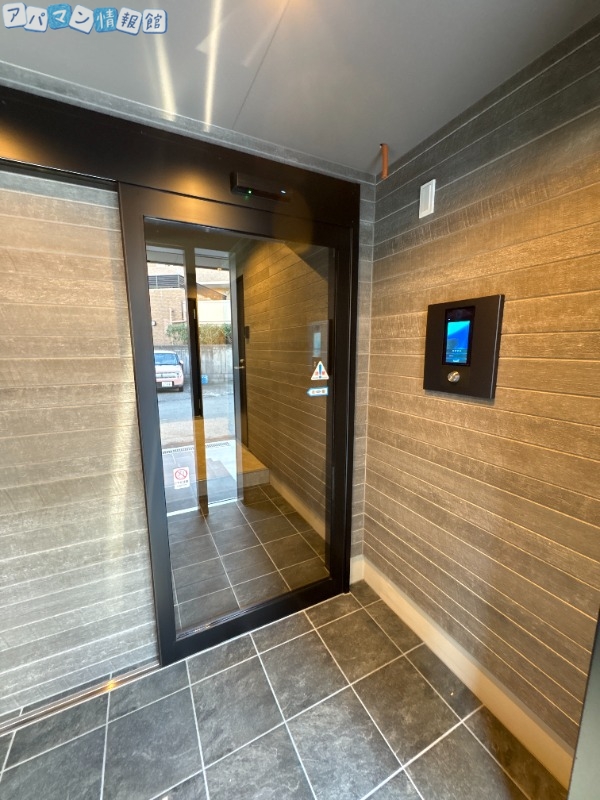 Rooms南万代の外観写真