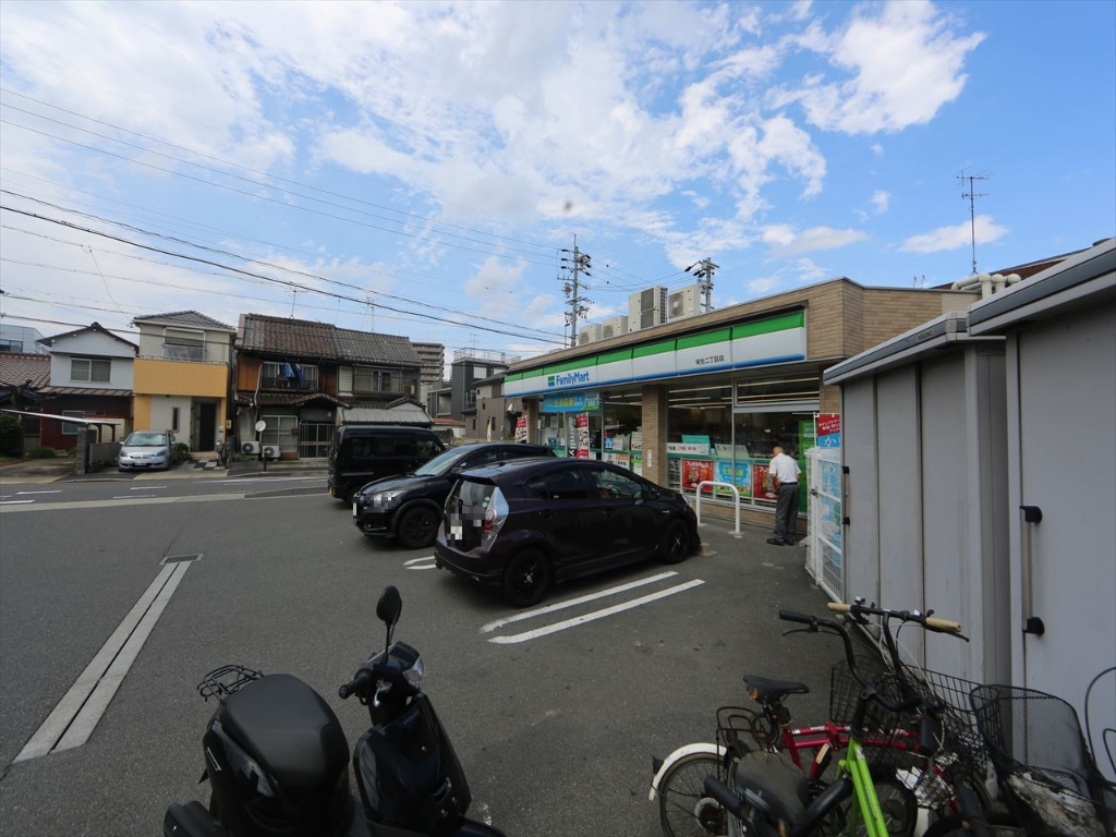 コンビニ　ファミリーマート 栄生二丁目店 (コンビニ)（コンビニ）まで235m