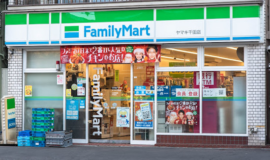 コンビニ　ファミリーマート ヤマキ千田店（コンビニ）まで325m