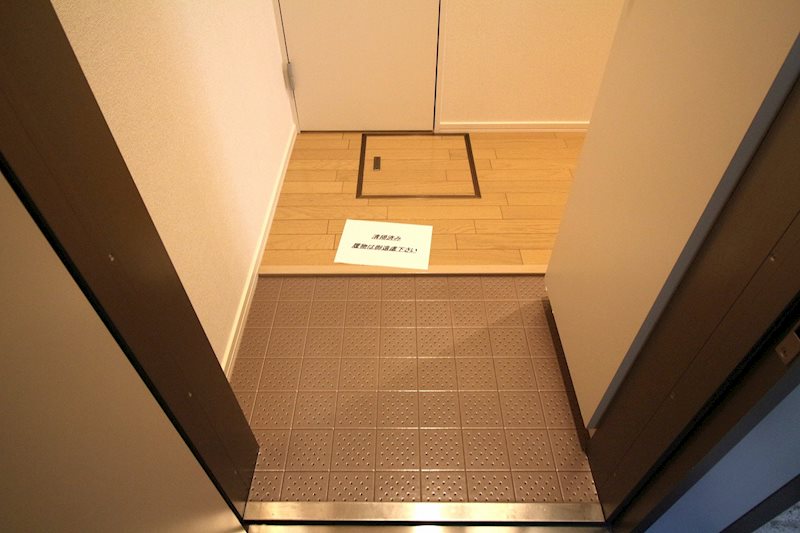 玄関　別号室参考写真です。