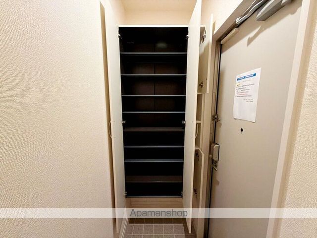 ＪＲ東海道本線 磐田駅 バス乗車時間：12分 最寄りバス停で下車 徒歩6分 3階建 築6年の玄関写真