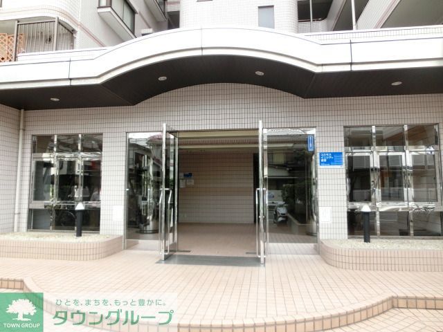 エントランス　大きなエントランスです