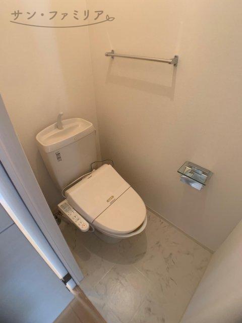 トイレ　同一物件別部屋写真