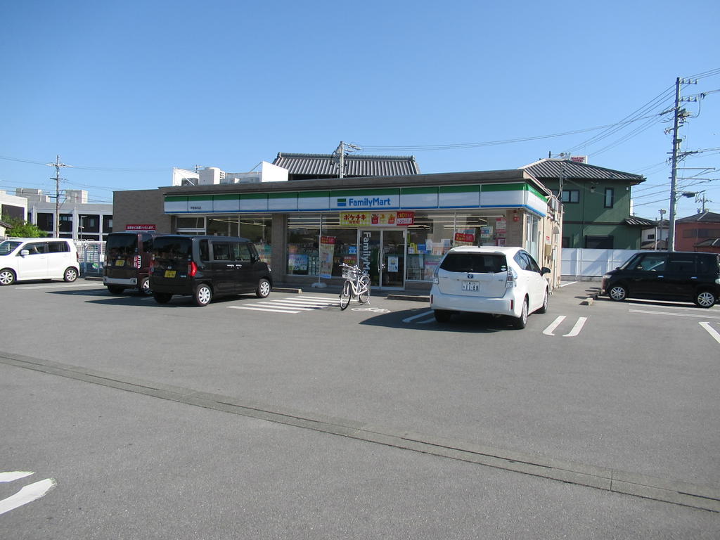 コンビニ　ファミリーマート伊勢高向店（コンビニ）まで553m