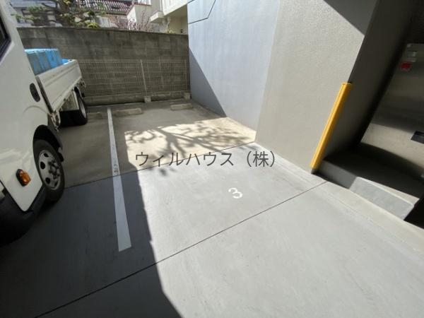 駐車場　敷地内駐車場！