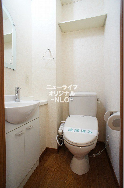 トイレ　洗浄力と快適さを兼ね備えた温水洗浄便座付きトイレ。