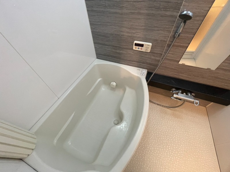 バス・シャワールーム　お風呂になります。一日の疲れを癒してくださいね。