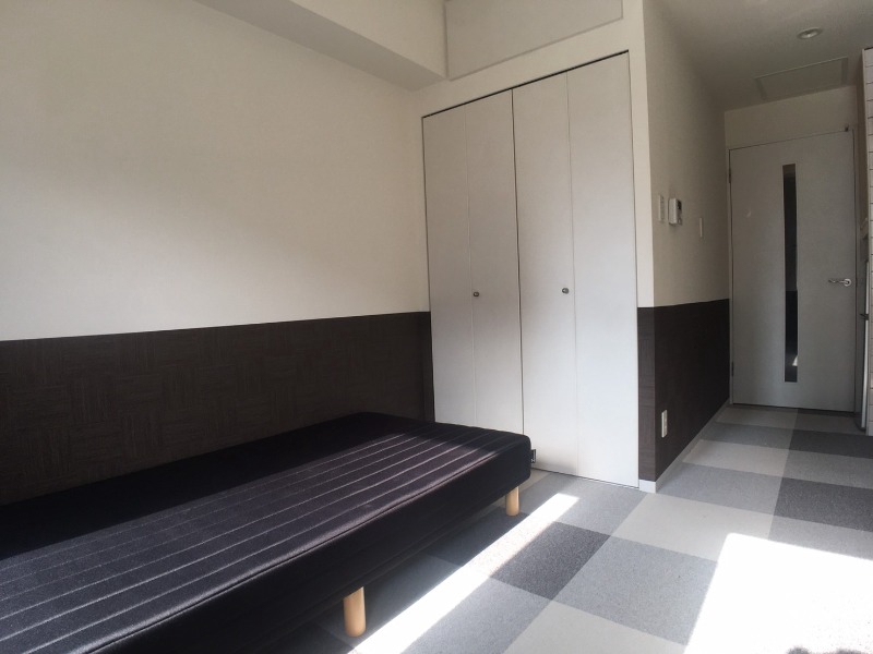 その他部屋・スペース　寝室はこちらです。光が差し込む、温かみのあるお部屋です。