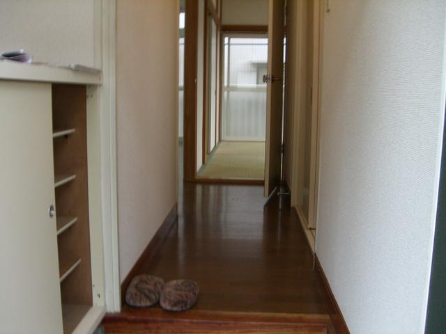 玄関　下駄箱あり