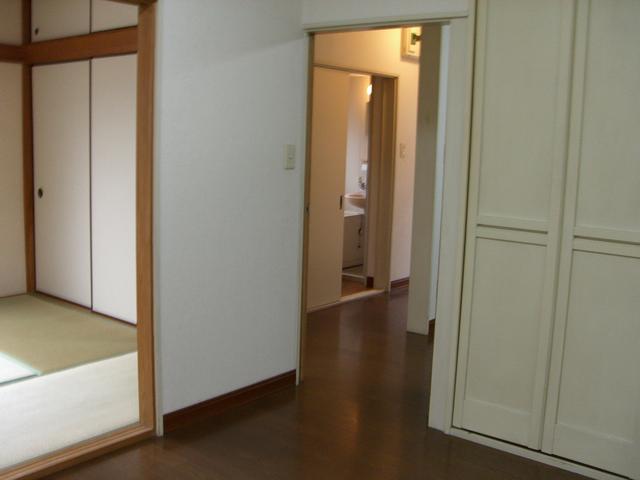 その他設備　各居室に収納有