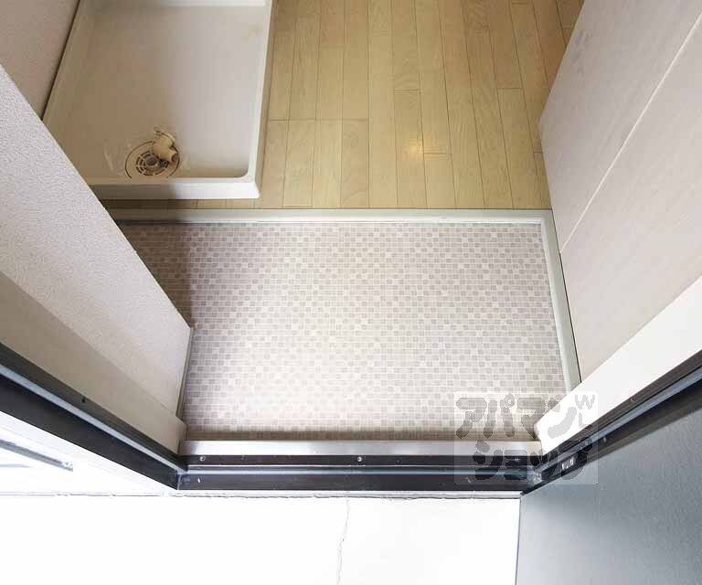 玄関　コンパクトでお掃除しやすい玄関！