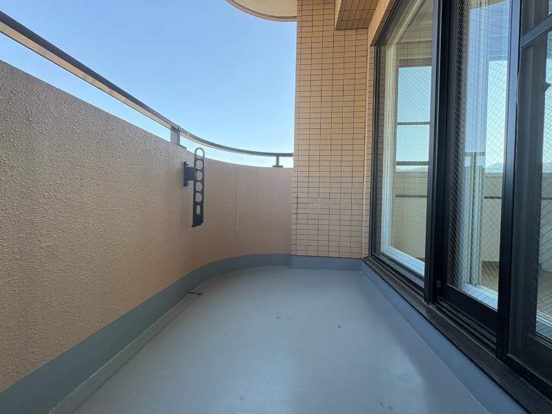 バルコニー　バルコニーが付いていますので一息ついてみてはいかがですか。