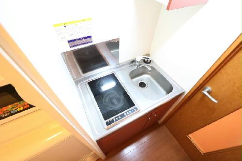 キッチン　お掃除らくらくの２口ラジエントヒーターを採用