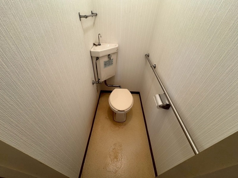 トイレ　こちらはトイレです。清潔感があり、安心して使用できます。