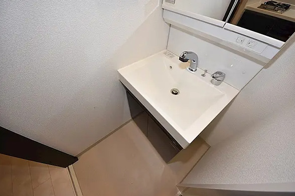 洗面設備　独立洗面化粧台が付いています