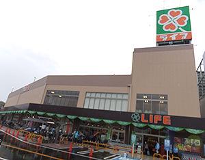 スーパー　ライフ東淡路店（スーパー）まで594m