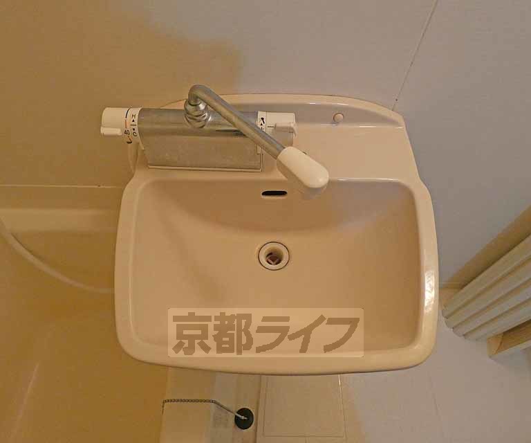 洗面設備　浴室内の洗面台です。