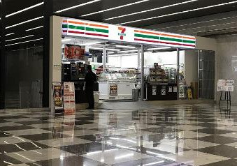 コンビニ　セブンイレブン 芝浦4丁目店（コンビニ）まで393m